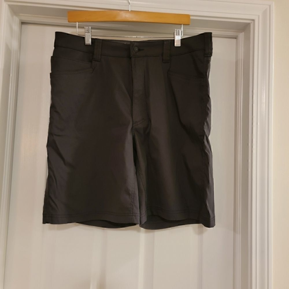 WRANGLER Men's Outdoor Series Charcoal Gray Shorts Multi-Use Zippered Pocket 36